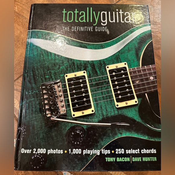 Totally Guitar. The Definitive Guide - Picture 1 of 7